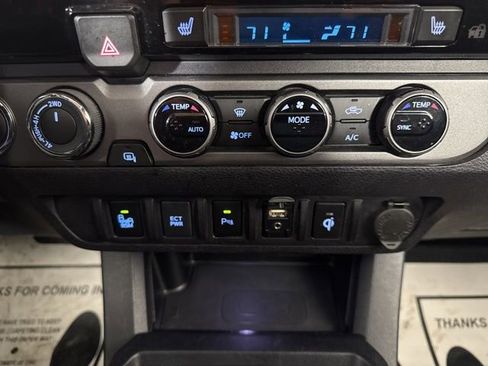 Used 2016 Toyota Tacoma TRD Off-Road w/ Premium & Technology Package image 15