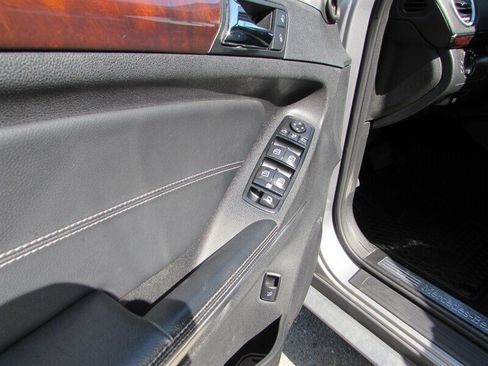 Used 2011 Mercedes-Benz GL 450 4MATIC image 16