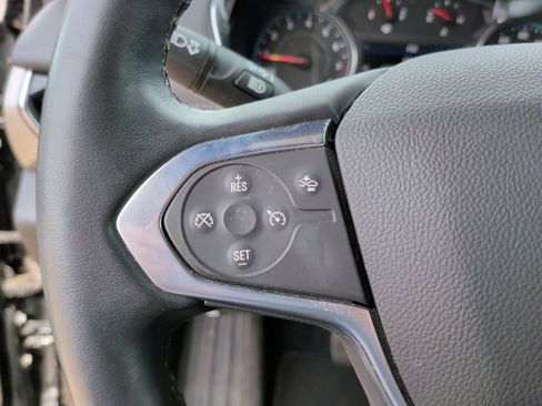 Used 2023 Chevrolet Traverse LT image 17