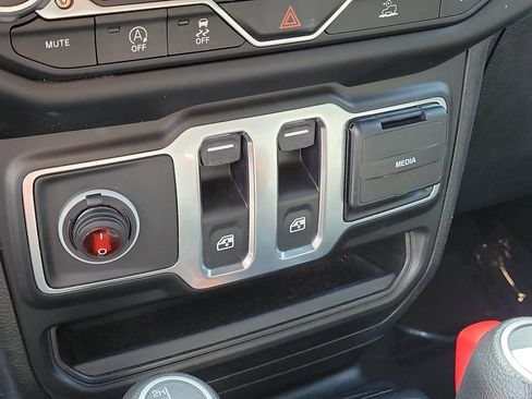 Used 2021 Jeep Wrangler Sport AWD/4WD image 30