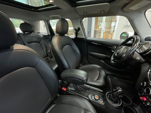 Used 2021 MINI Cooper 4-Door Hardtop w/ Premium Package FWD image 31