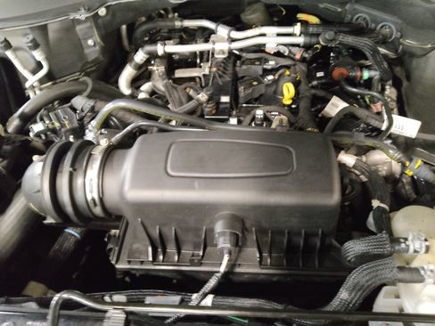 Used 2021 Ford Explorer XLT w/ Equipment Group 202A RWD image 30