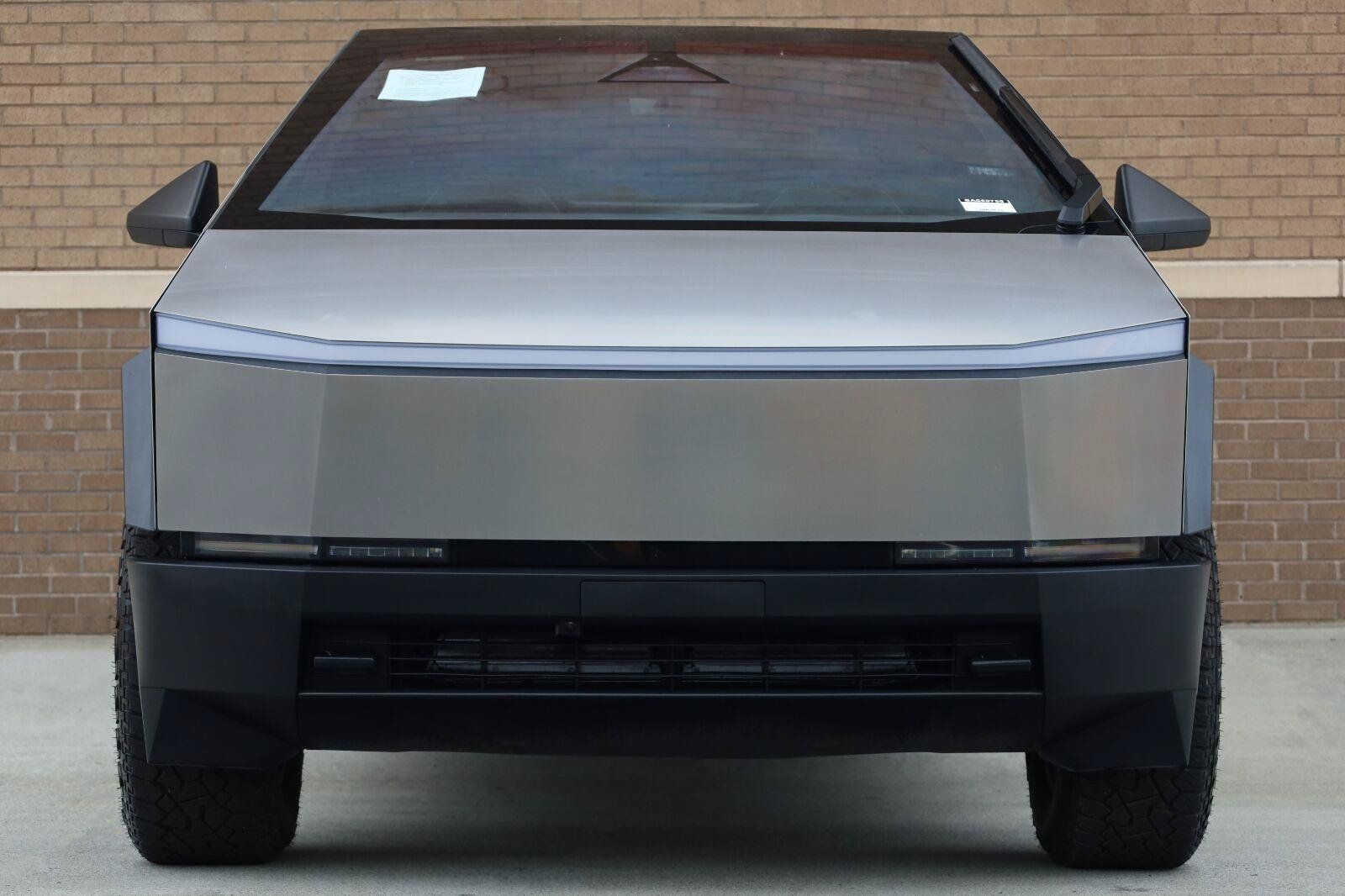 Used 2025 Tesla Cybertruck AWD Crew Cab image 6