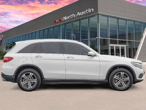 Used 2019 Mercedes-Benz GLC 300 4MATIC image 3