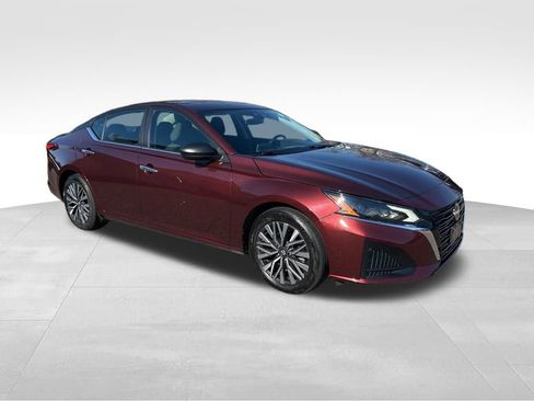 Used 2024 Nissan Altima 2.5 SV image 8