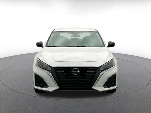 Used 2025 Nissan Altima 2.5 SV FWD image 2