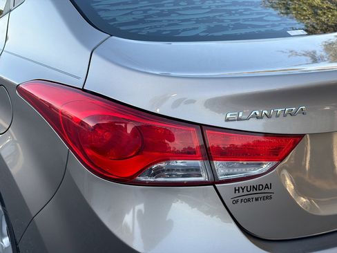 Used 2013 Hyundai Elantra Limited w/ Technology Pkg image 10