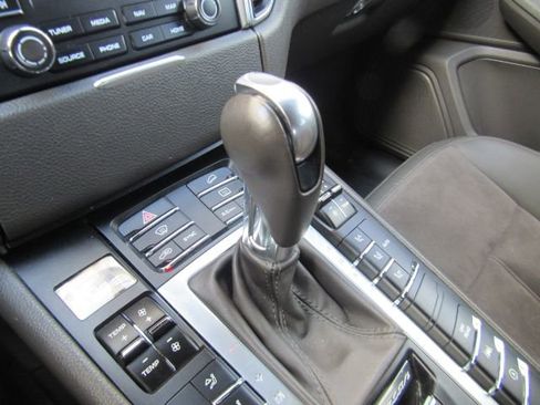 Used 2018 Porsche Macan image 55