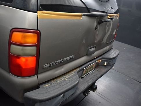 Used 2001 Chevrolet Suburban LS w/ LS Preferred Equipment Group AWD/4WD image 16
