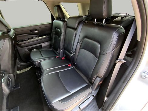 Used 2025 Nissan Pathfinder SL FWD image 20