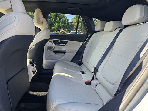 Used 2025 Mercedes-Benz GLC 300 image 19