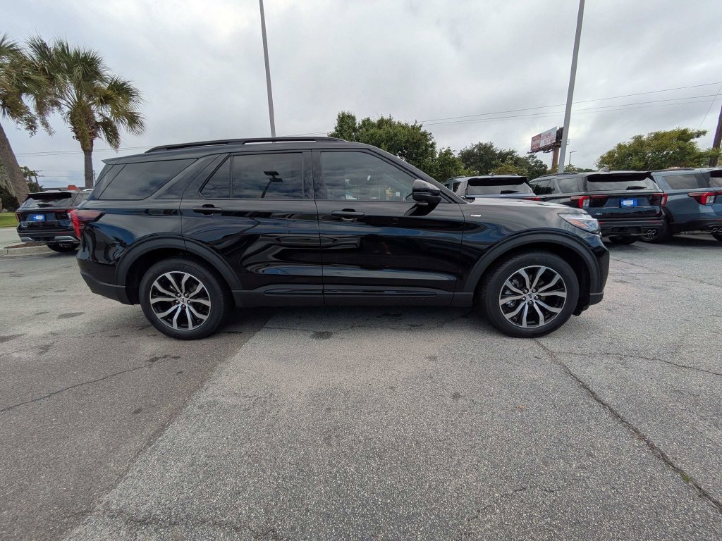 New 2026 Ford Explorer ST-Line RWD image 3