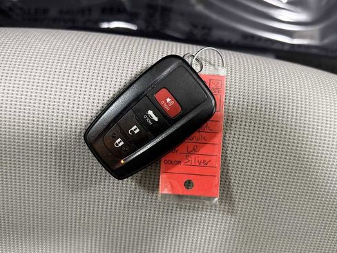 Used 2020 Toyota Corolla LE image 30