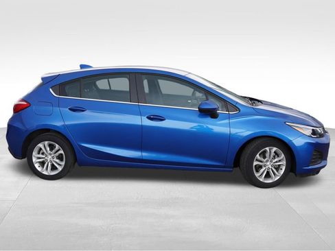 Used 2019 Chevrolet Cruze LT w/ Convenience Package image 2