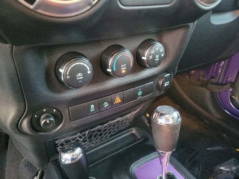 Used 2017 Jeep Wrangler Unlimited Sahara AWD/4WD image 18