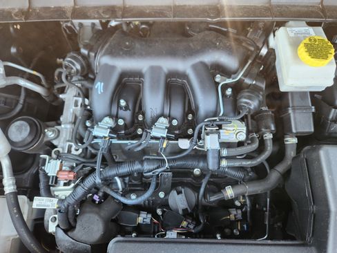 Used 2025 Nissan Pathfinder SV AWD/4WD image 21