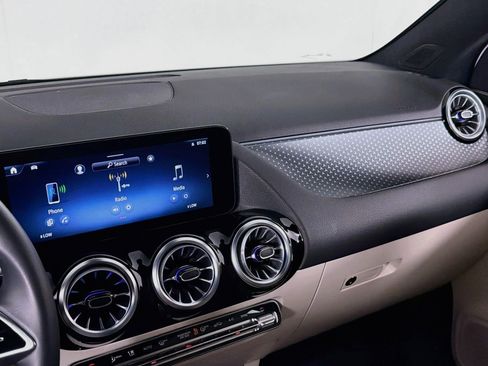 Certified 2025 Mercedes-Benz GLA 250 image 21