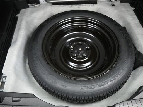 Used 2024 Nissan Rogue SV w/ SV Premium Package image 14