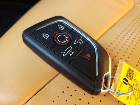 Used 2021 Chevrolet Corvette Stingray Preferred Cpe w/ Body-Color Dual Roof Package image 29