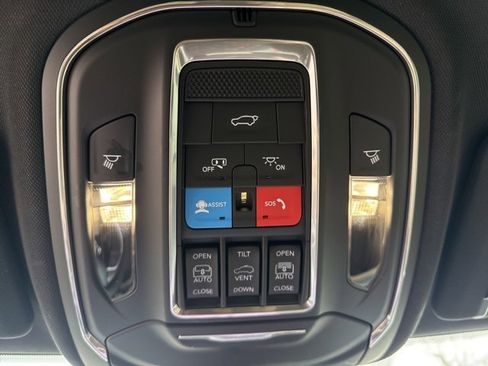 Used 2025 Jeep Grand Cherokee L Limited w/ Luxury Tech Group II image 30