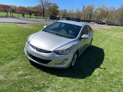 Used 2015 Hyundai Elantra SE w/ Option Group 02 FWD image 3
