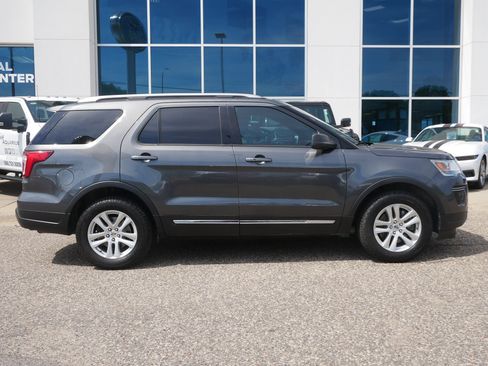 Used 2019 Ford Explorer XLT w/ Class III Trailer Tow Package AWD/4WD image 2