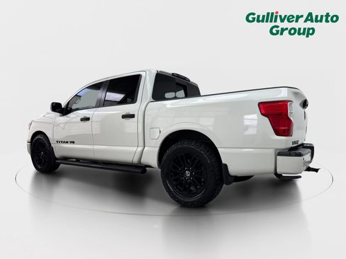 Used 2018 Nissan Titan SV w/ SV Convenience Package RWD image 4
