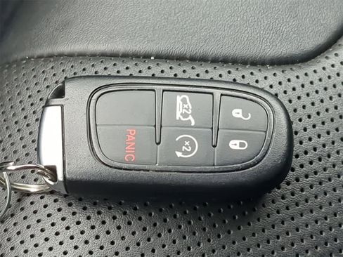 Certified 2019 Jeep Cherokee Limited w/ Luxury Group image 41