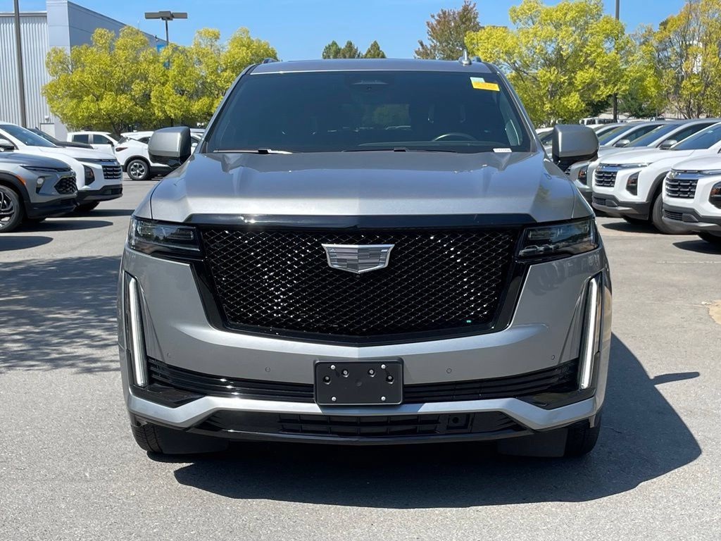 Used 2023 Cadillac Escalade Sport Platinum w/ LPO, ONYX Package AWD/4WD image 4