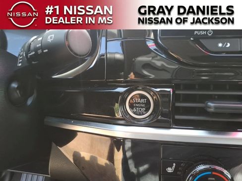 Used 2024 Nissan Pathfinder SV FWD image 15