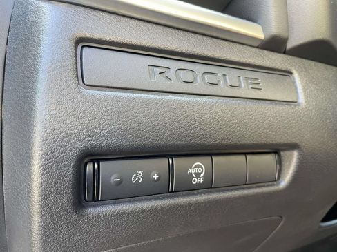 Used 2025 Nissan Rogue S FWD image 28