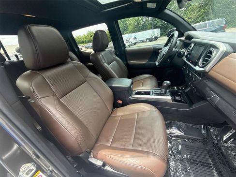Used 2018 Toyota Tacoma Limited RWD image 26