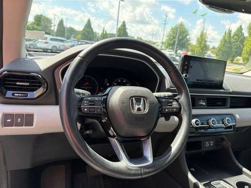 Used 2024 Honda Pilot Touring image 16