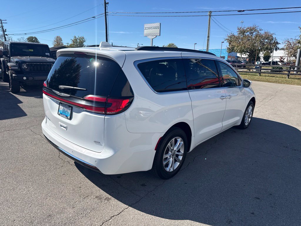 Used 2021 Chrysler Pacifica Touring w/ Cold Weather Group AWD/4WD image 3