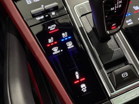 Certified 2023 Porsche Cayenne GTS AWD/4WD image 42