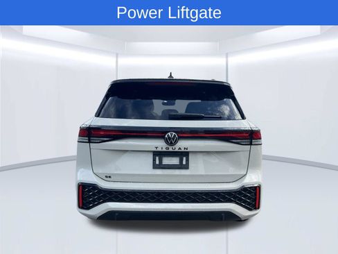 Certified 2025 Volkswagen Tiguan SE R-Line FWD image 8