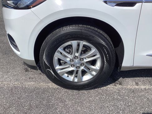 Used 2021 Buick Enclave Essence image 9