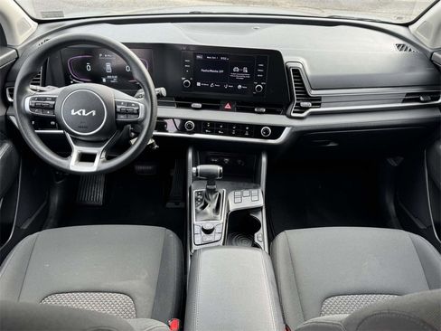 Used 2023 Kia Sportage LX image 2