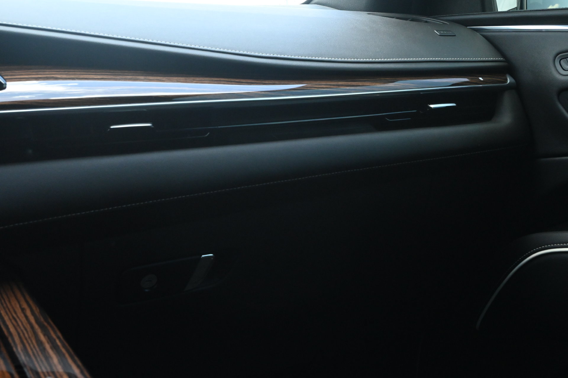 Used 2023 Cadillac Escalade Luxury w/ LPO, Floor Liner Package RWD image 8