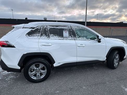 Used 2022 Toyota RAV4 LE image 6