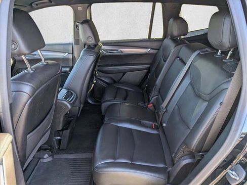 Used 2021 Cadillac XT6 Luxury image 16