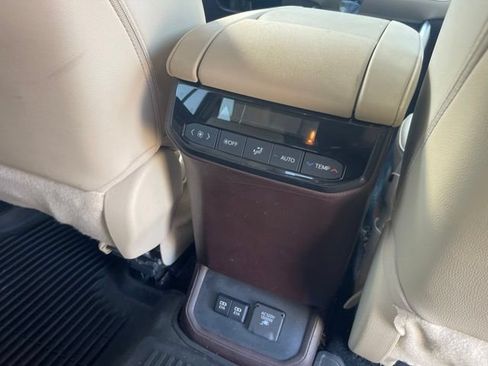 Used 2020 Toyota Highlander Limited AWD/4WD image 35