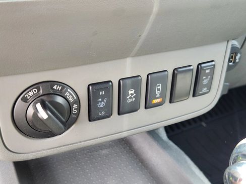 Used 2018 Nissan Frontier SV w/ Value Truck Package AWD/4WD image 34