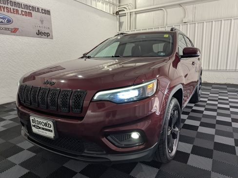 Used 2019 Jeep Cherokee Latitude Plus AWD/4WD image 3