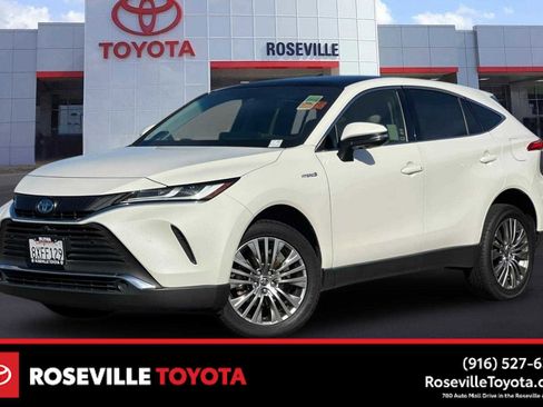 Used 2021 Toyota Venza Limited image 1