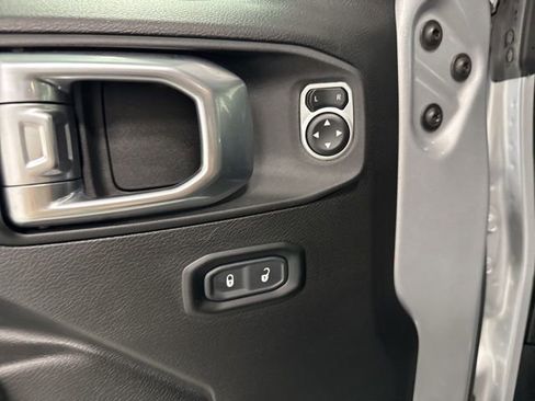 Used 2024 Jeep Wrangler Unlimited AWD/4WD image 19