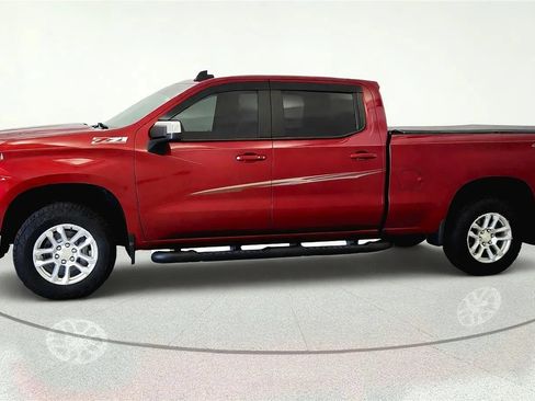 Used 2022 Chevrolet Silverado 1500 LT w/ Z71 Off-Road Package AWD/4WD image 3