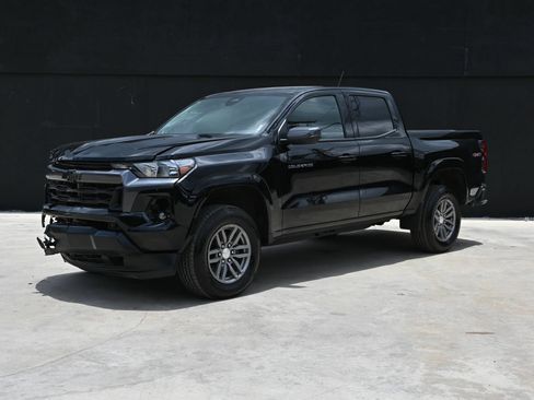 Used 2024 Chevrolet Colorado LT w/ LT Convenience Package AWD/4WD image 1