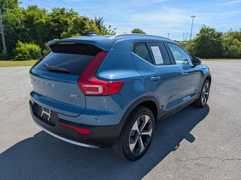Used 2025 Volvo XC40 B5 Plus AWD/4WD image 3