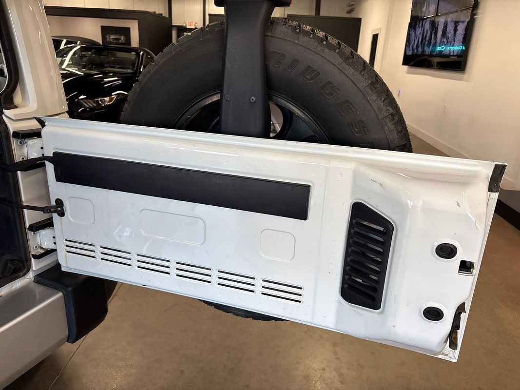 Used 2015 Jeep Wrangler Unlimited Sahara w/ Connectivity Group AWD/4WD image 59